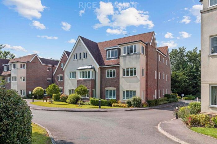 1 Bedroom Retirement Property For Sale In Ashcroft Place, Leatherhead, KT22