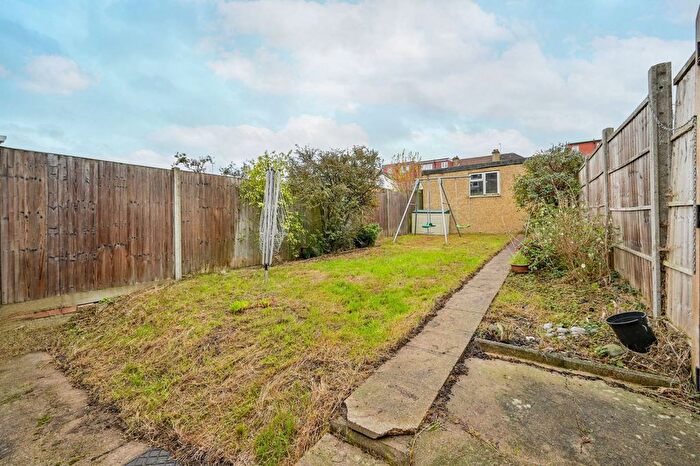 3 Bedroom End Terrace House For Sale In Brookbank Avenue, Hanwell, London, W7