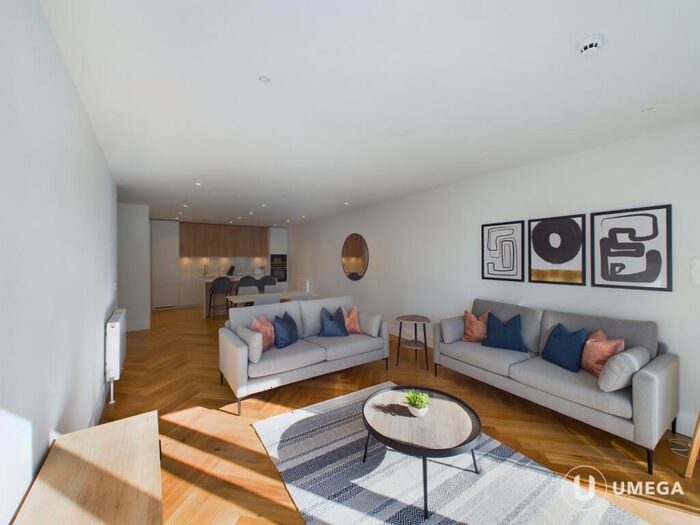 2 Bedroom Apartment To Rent In St James Place, New Town, Edinburgh, EH1