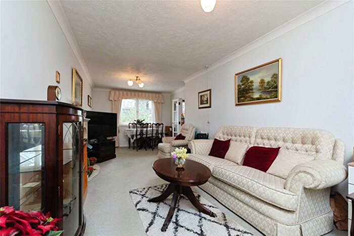 2 Bedroom Flat For Sale In Laker Court, Crawley, RH10