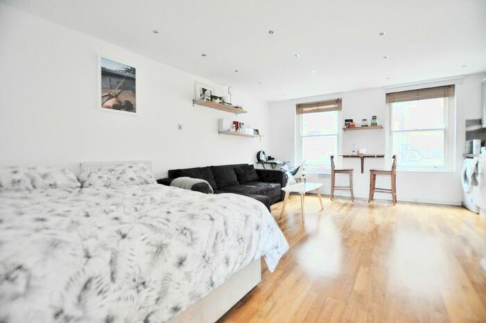 Studio To Rent In Camden Passage, London, N1