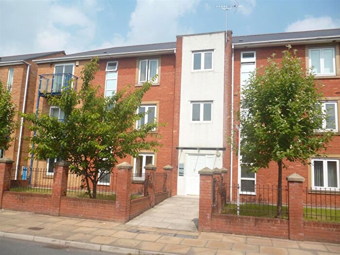 2 Bedroom Flat To Rent In Chevassut Street, Hulme, Manchester, M15