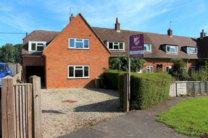 4 Bedroom Semi-Detached House For Sale In Flowers Piece, Ashampstead, Reading, Berkshire, RG8