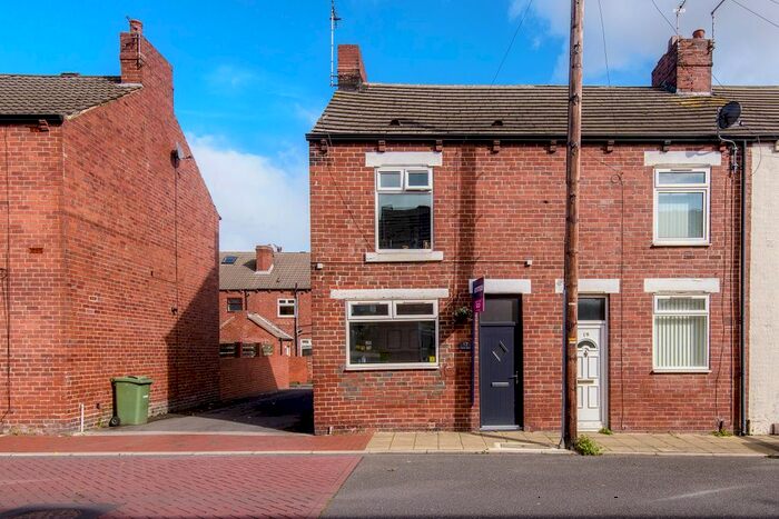 2 Bedroom End Of Terrace House To Rent In Cannon Street, Castleford, WF10