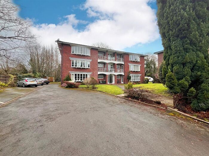 2 Bedroom Flat For Sale In Lynton Lane, Alderley Edge, SK9