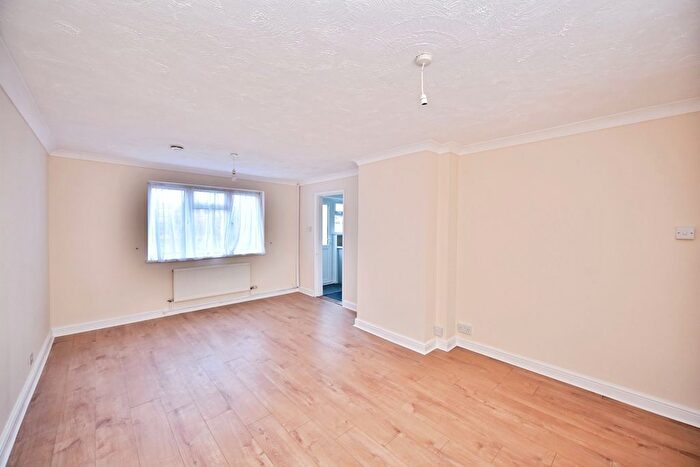 3 Bedroom End Of Terrace House For Sale In Highland Road, Maidstone, Kent, ME15 - Photo 7