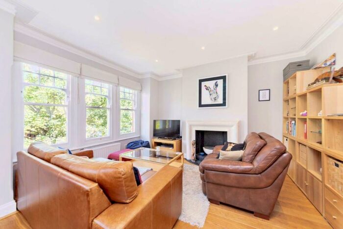 2 Bedroom Flat To Rent In Weir Road, Balham, SW12