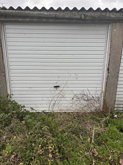 Garage / Parking To Rent In Vale Road, Northfleet, DA11