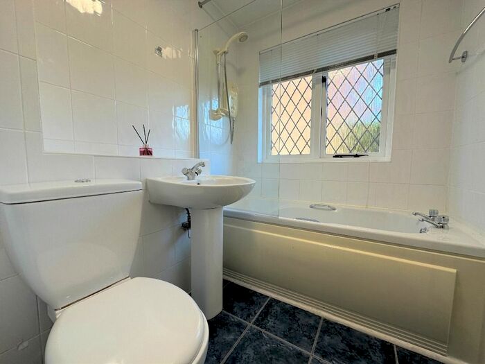 2 Bedroom Bungalow To Rent In Whitelea Crescent, Kilmacolm, Inverclyde, PA13