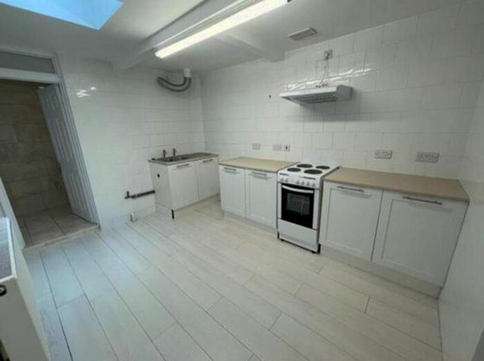 2 Bedroom Flat To Rent In Sheldon Road, Chippenham, SN14