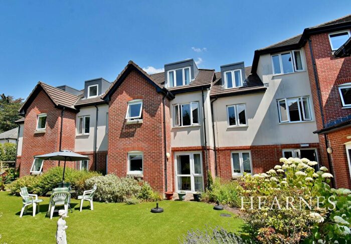 2 Bedroom Flat For Sale In Ringwood Road, Ferndown, BH22