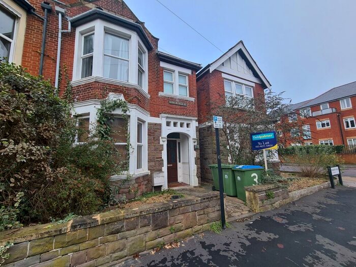 2 Bedroom Flat To Rent In Kenilworth Road, Polygon, SO15