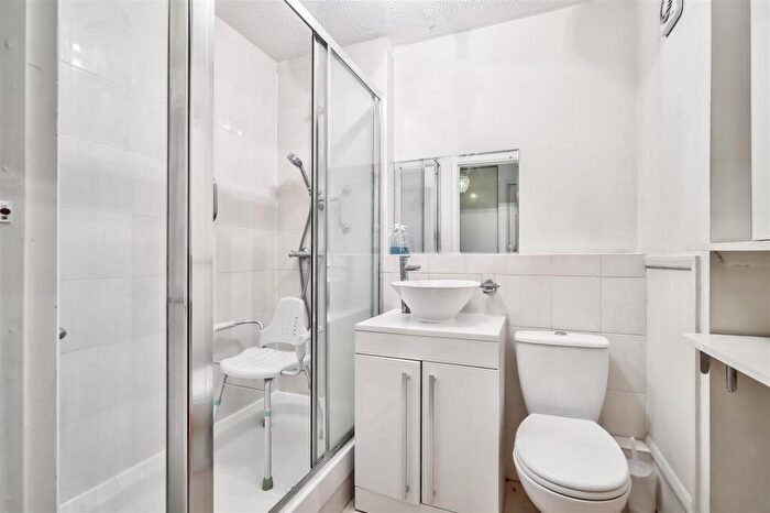 1 Bedroom Flat For Sale In Cambridge Road, Wanstead, E11