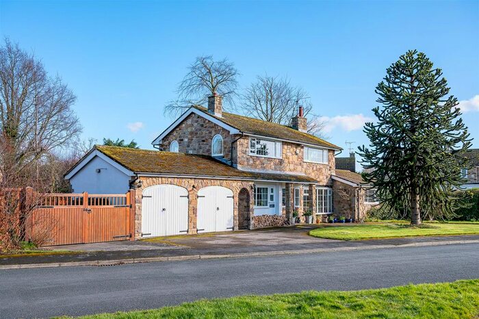 4 Bedroom Detached House For Sale In The Glade, Escrick, York, YO19