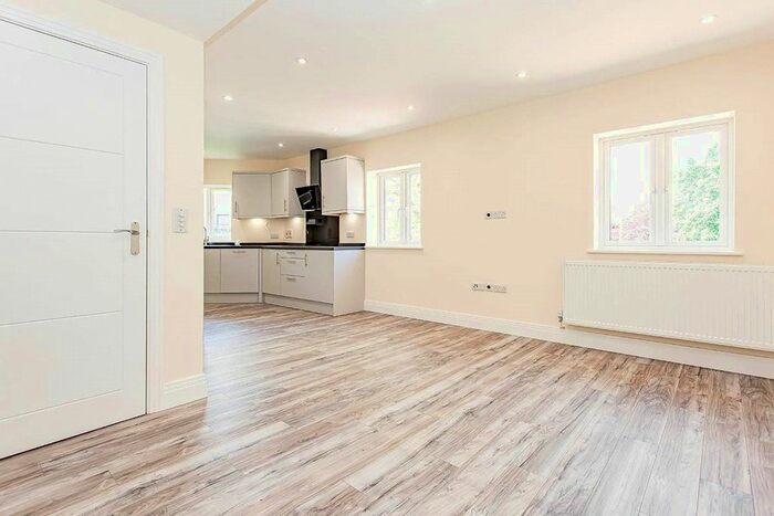 3 Bedroom Flat To Rent In Eastbury Road, Watford, Hertfordshire, WD19