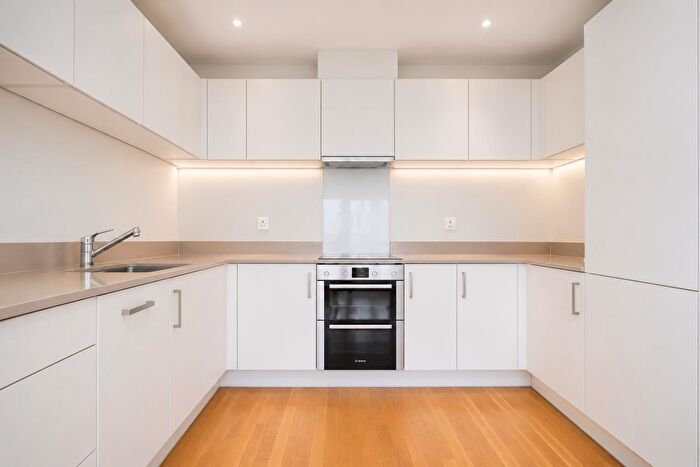 2 Bedroom Flat To Rent In Icon Apartments, Duckett Street, London, E1