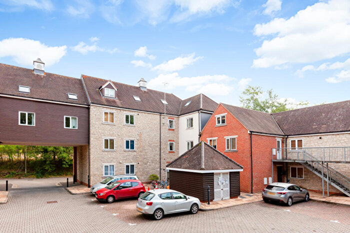 2 Bedroom Apartment To Rent In Linacre Court, Headington, OX3