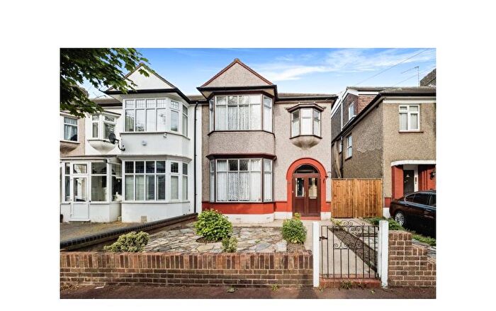 3 Bedroom Semi-Detached House To Rent In Bed, Semi-Detached House, For Rent, IG11