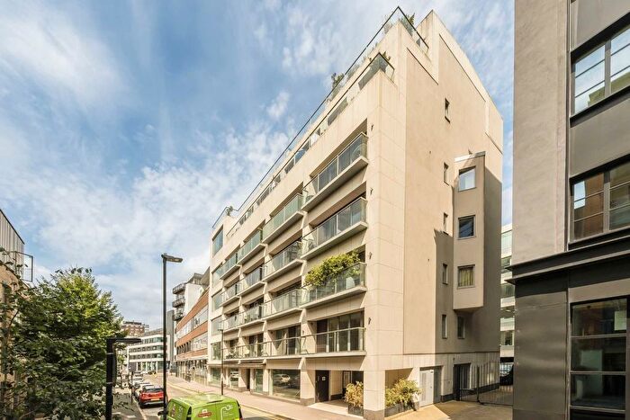 3 Bedroom Flat To Rent In Featherstone Street, Old Street, EC1Y