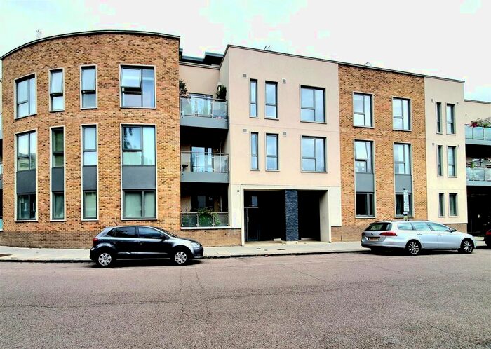 3 Bedroom Flat To Rent In Scotland Green, London, N17