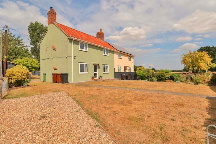 3 Bedroom Semi-Detached House For Sale In Goose Green, Winfarthing, Diss, IP22