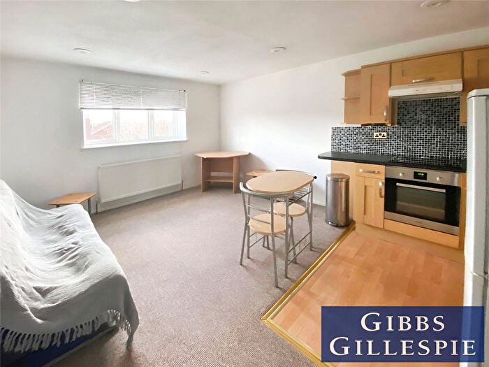 1 Bedroom Flat To Rent In Blossom Close, London, W5