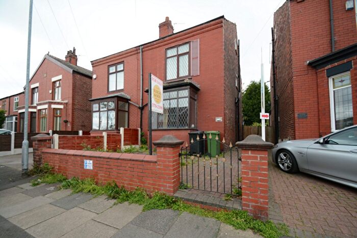 3 Bedroom Semi-Detached House For Sale In Sandy Lane, Droylsden, M43