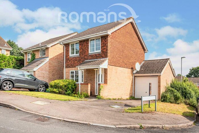 3 Bedroom Link Detached House To Rent In Maltby Way, Lower Earley, RG6