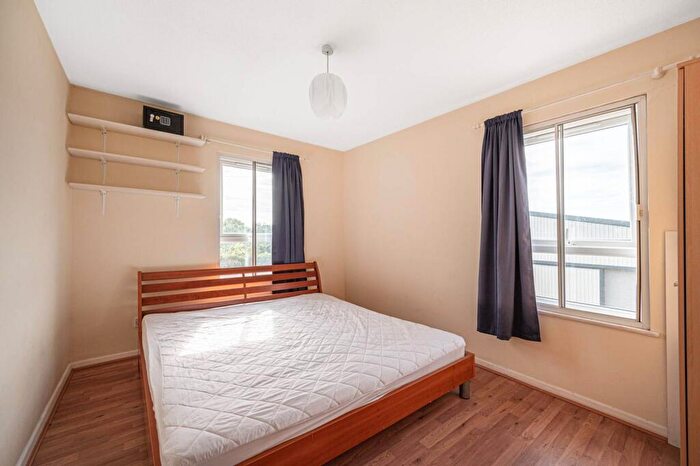 2 Bedroom Flat To Rent In Wedmore Gardens, Archway, London, N19