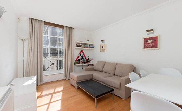 1 Bedroom Flat To Rent In Brown Street, Marylebone, London, W1H