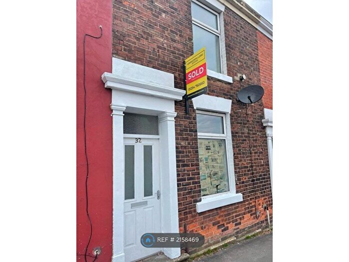 3 Bedroom Terraced House To Rent In New Chapel Street, Blackburn, BB2