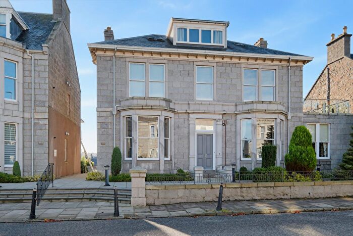 2 Bedroom Flat For Sale In Great Western Road, The West End, Aberdeen, AB10