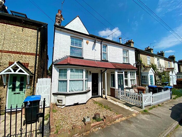 3 Bedroom Terraced House For Sale In Frampton Road, Potters Bar, EN6