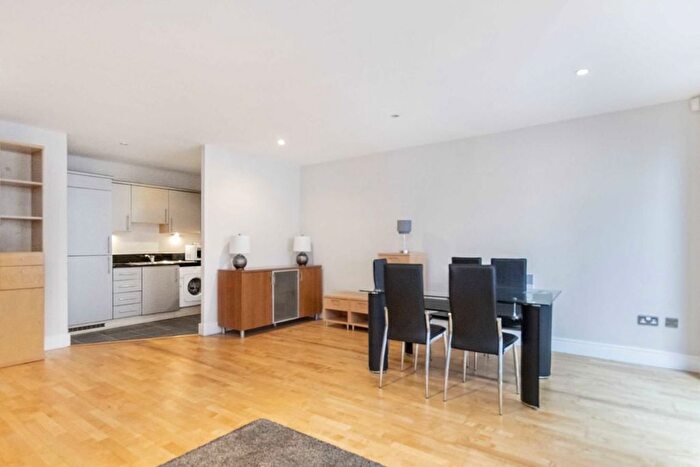 2 Bedroom Flat To Rent In City Walk, London, SE1