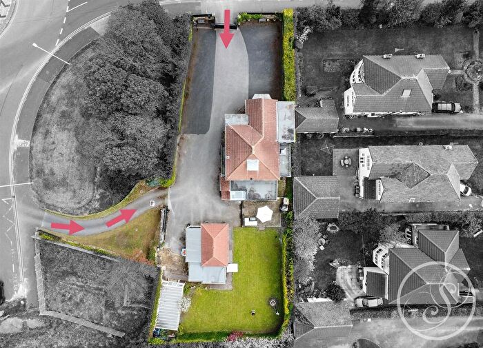 4 Bedroom Detached House For Sale In Harrogate Road, Leeds, LS17