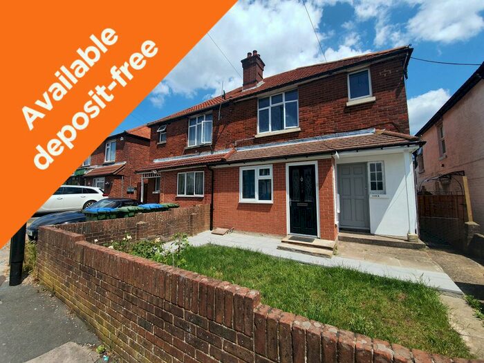 2 Bedroom Flat To Rent In Warren Avenue, Southampton, Hampshire, SO16