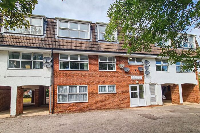 3 Bedroom Flat For Sale In Grasmere Way, Linslade, Leighton Buzzard, LU7
