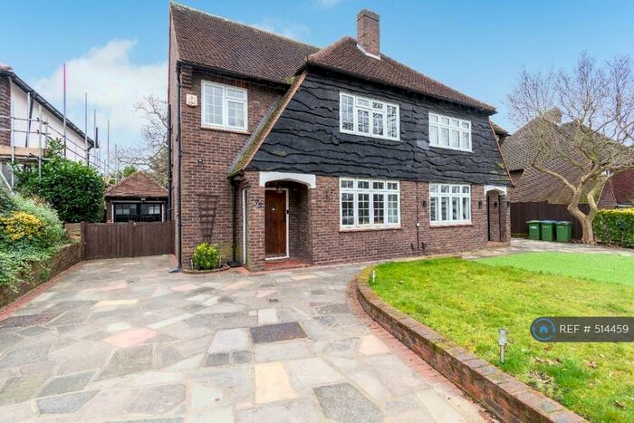 3 Bedroom Semi-Detached House To Rent In Fairoak Drive, London, SE9