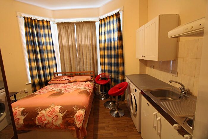 Studio To Rent In Riggindale Road, Streatham/Tooting, SW16