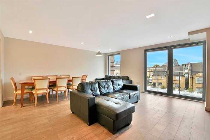 4 Bedroom Flat To Rent In Mintern Street, Hoxton Islington, London, N1