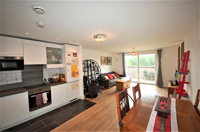 2 Bedroom Apartment For Sale In Mcmillan Street, London, SE8