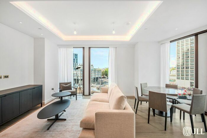 3 Bedroom Flat To Rent In Carnation Way, London, SW8