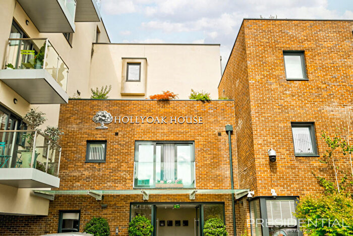 2 Bedroom Flat For Sale In High Road, Loughton, IG10