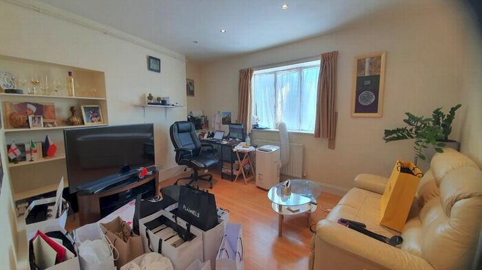 1 Bedroom Flat To Rent In Greenhill Parade, Great North Road, Barnet, EN5