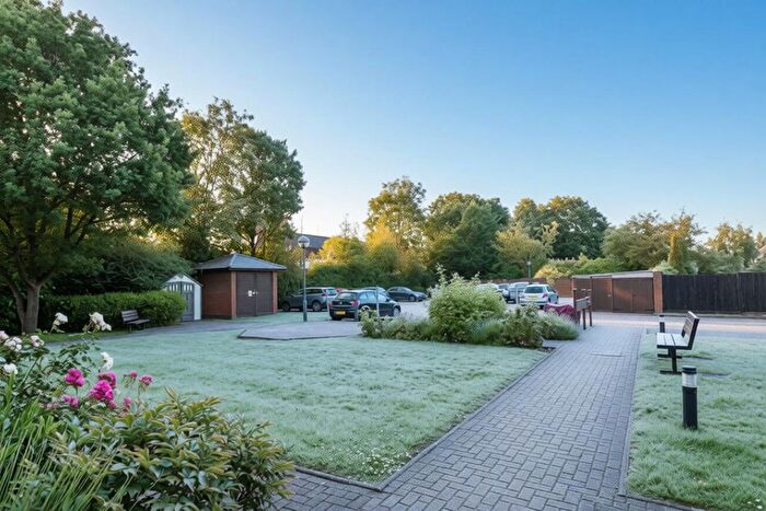 1 Bedroom Flat For Sale In Fairbanks Lodge, Furzehill Road, Borehamwood, WD6