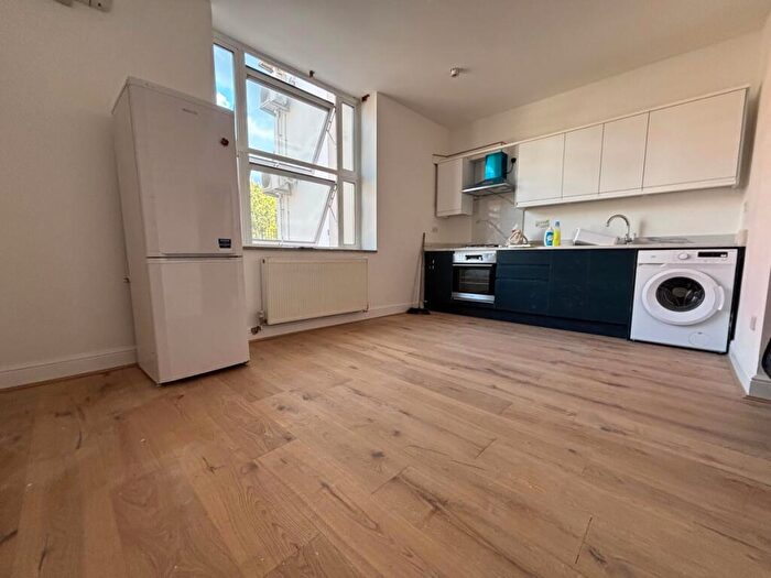 2 Bedroom Flat To Rent In High Street London, N8