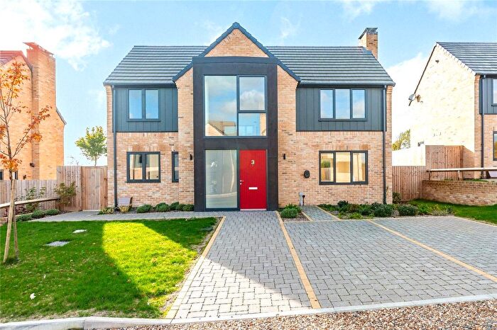 4 Bedroom Detached House For Sale In Woodlands Grove, Stapleford Abbotts, Romford, Essex, RM4