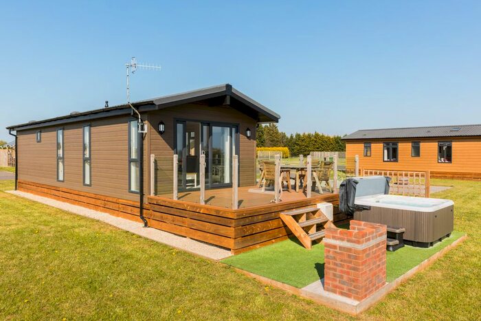 1 Bedroom Detached House For Sale In Walnut Lodge, Bowbrook Lodge, Worcester Road, Pinvin, Worcestershire, WR10