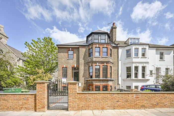 2 Bedroom Flat To Rent In Hillmarton, Islington, London, N7