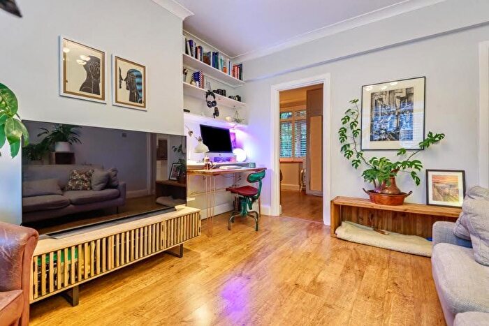 1 Bedroom Flat To Rent In Purbrook Estate, Tower Bridge, SE1